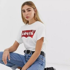 COPY - Levi's cropped varsity batwing t-shirt